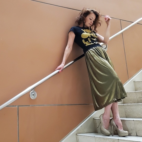 Diversity Petite Gold Metalik Pleated Midi Skirt, 6P size - Picture 2 of 13